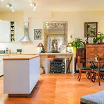 17Th Arrondissement Retreat